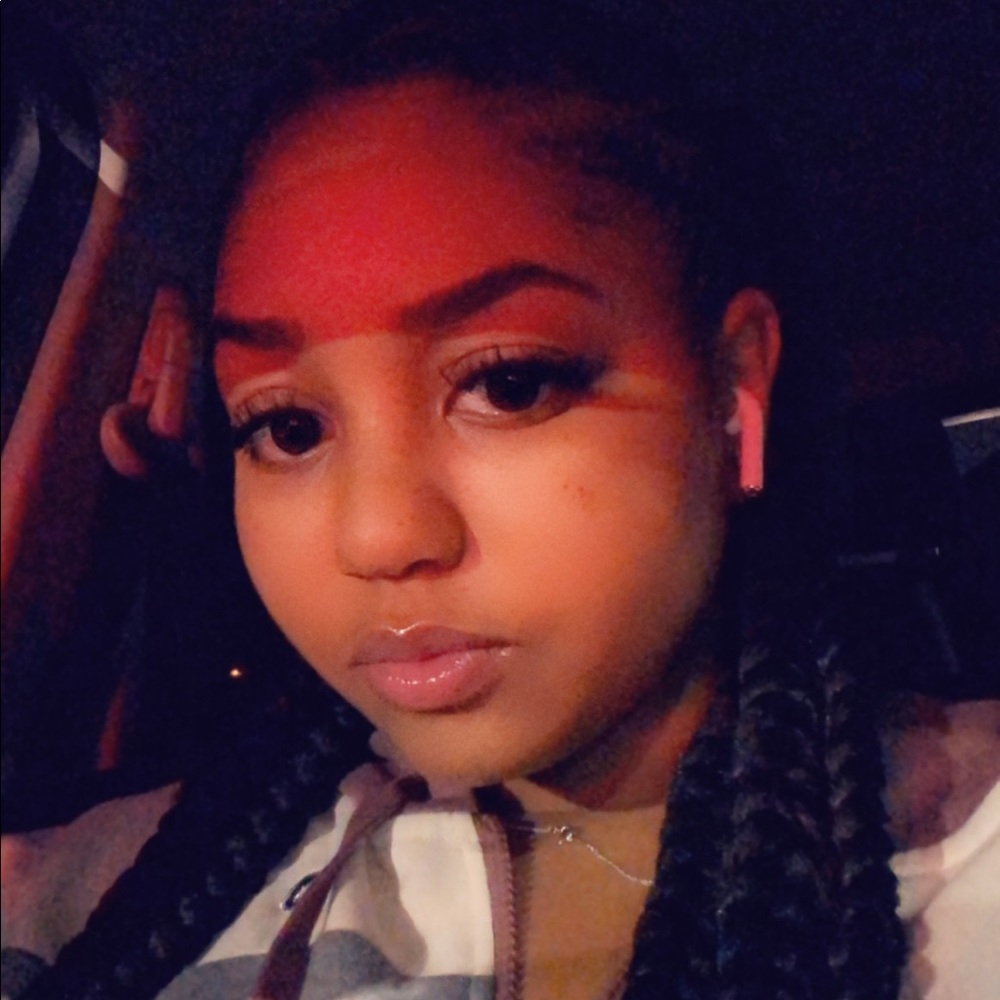 Meet your Posher, Leonna